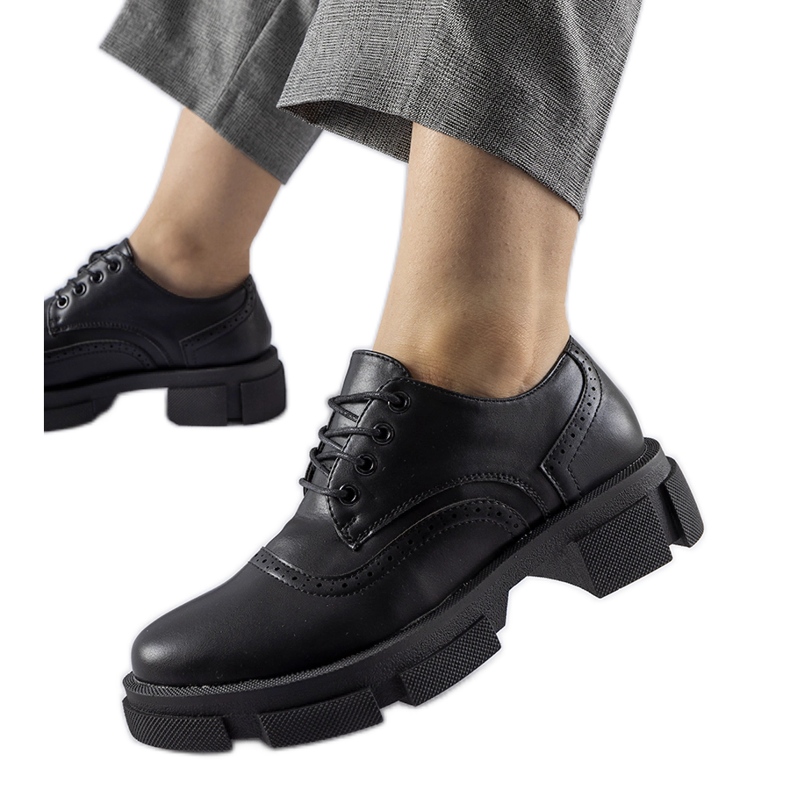 Piazzetta mustat nauhakengät