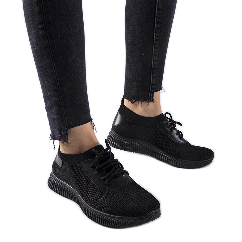 Mustat harjakattoiset Pierantonio-lenkkarit