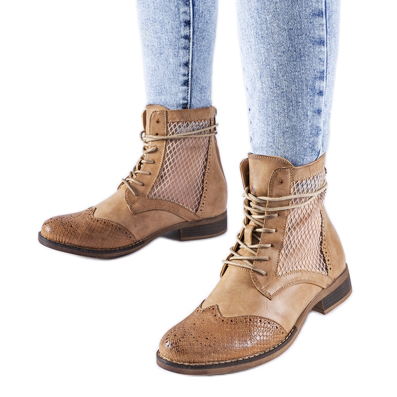 Reevesin ruskeat harjakattoiset saappaat