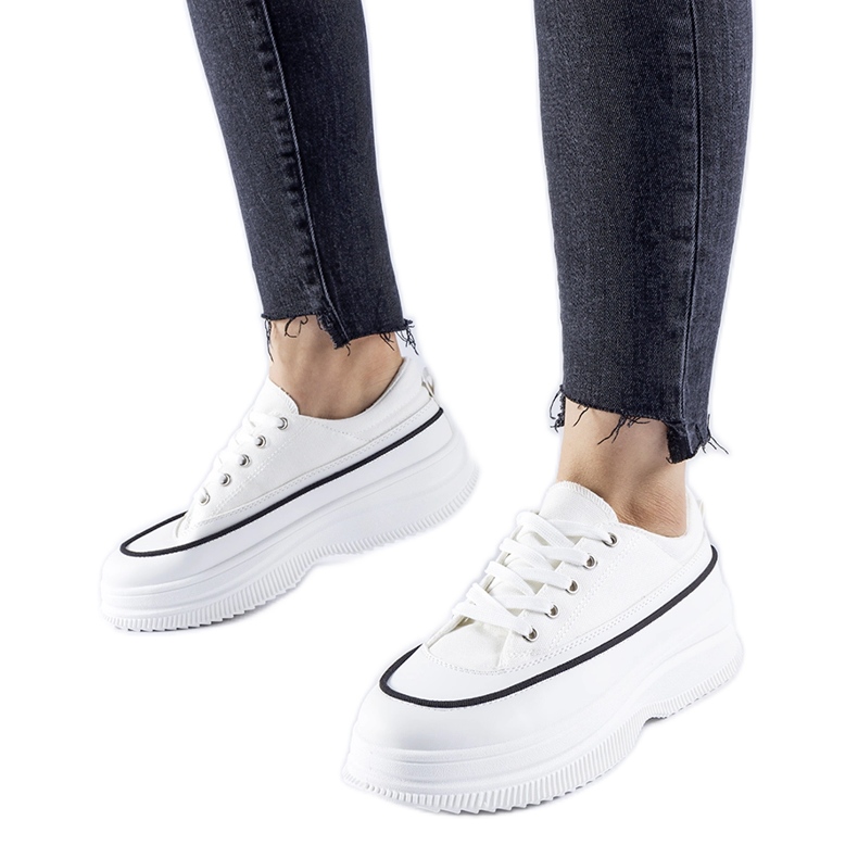 Valkoiset lenkkarit Plesio-alustalla valkoinen