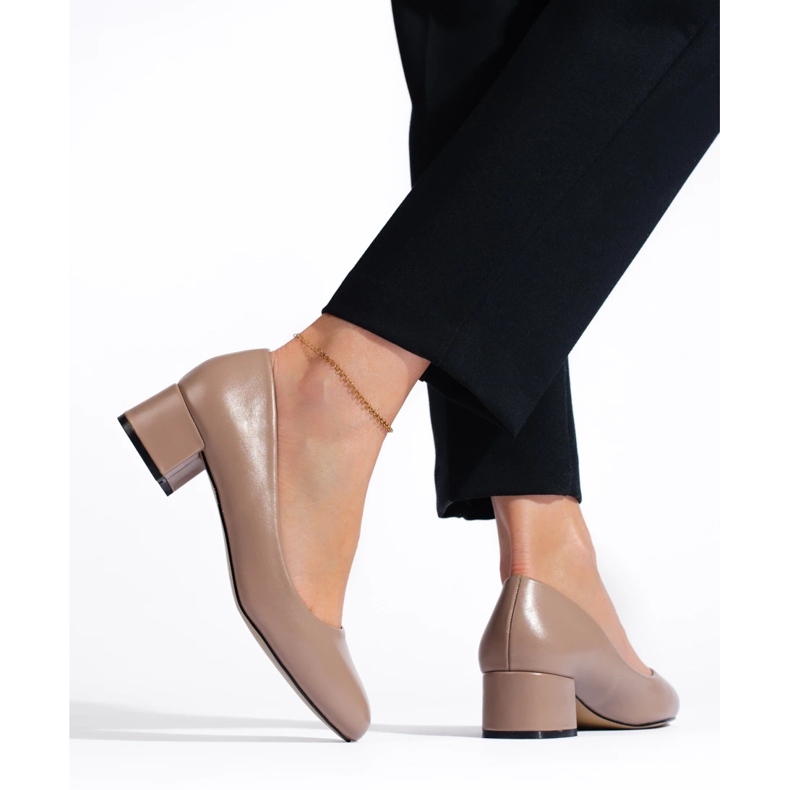 Naisten matalakorkoiset pumput, tumma beige