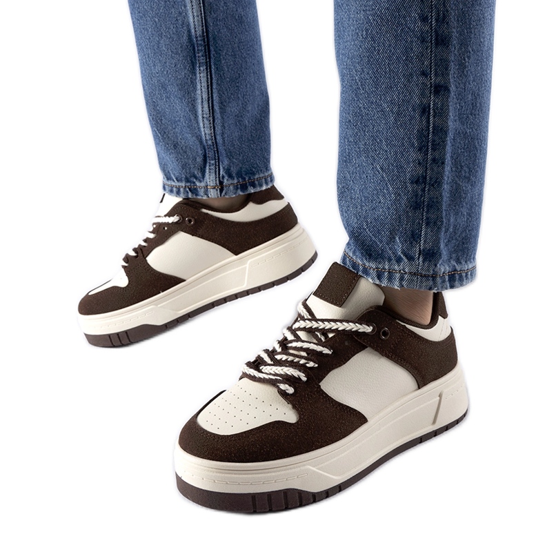 Ruskeat lenkkarit Crim-alustalla