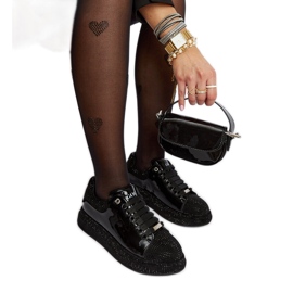 Goe NN2N4010 mustat lenkkarit strassilla