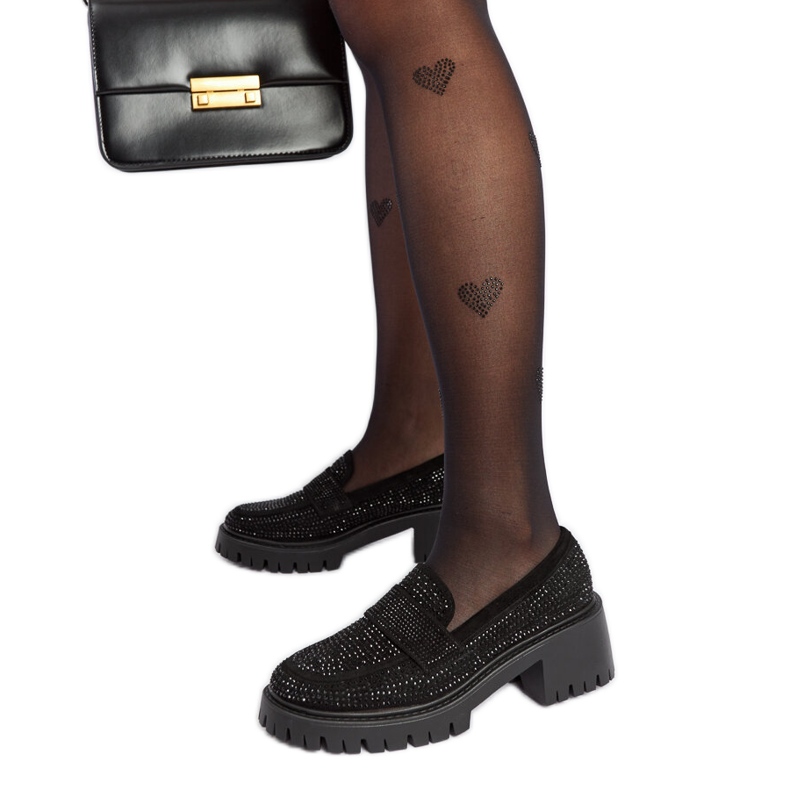 Mustat mokasiinit massiivisella Parent-korolla