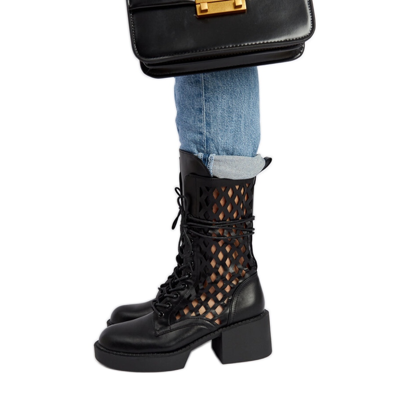 Mustat harjakattoiset Visalian korkokengät