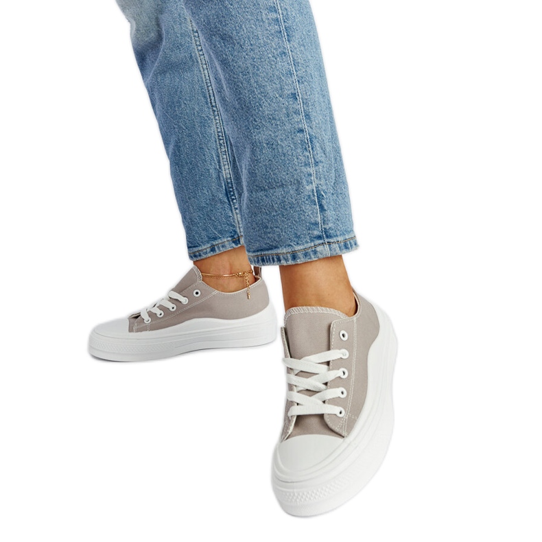 Harmaat Blais platform tennarit