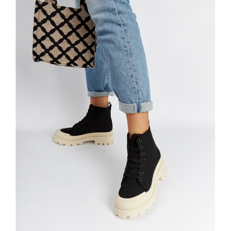 Mustat kevyet Obispo-nilkkurit