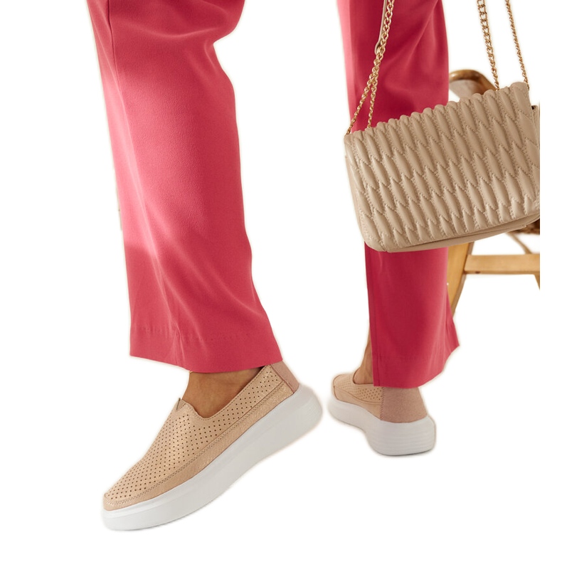 Marcien kultaiset brogut kultainen