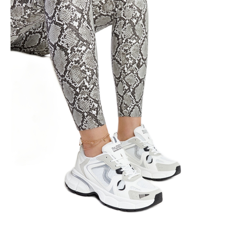 Valkoiset lenkkarit massiivisella Jacobine-pohjalla valkoinen