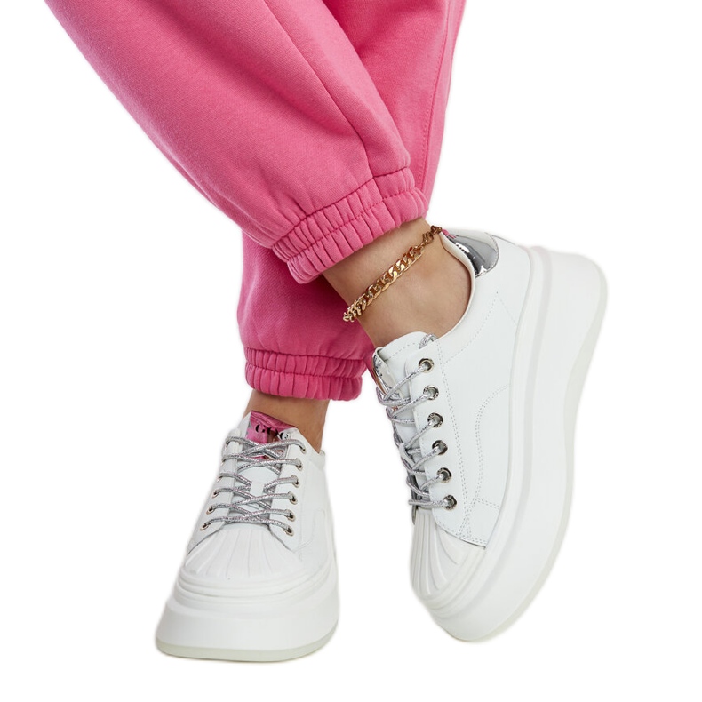 Valkoiset lenkkarit GOE NN2N4033 alustalla valkoinen