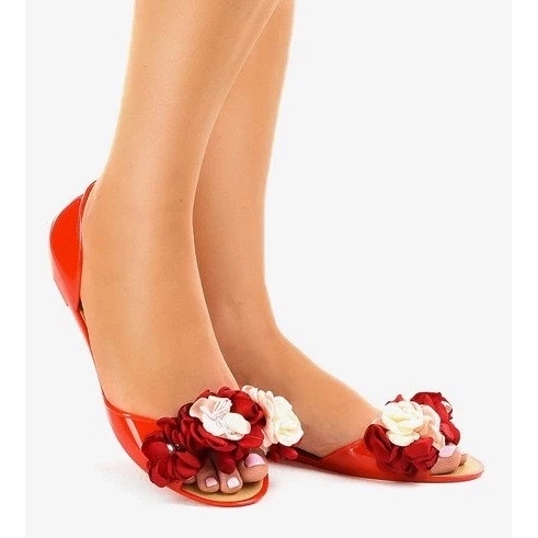 Tummansiniset lenkkarit valkoisella pohjalla, naisten tennarit sininen