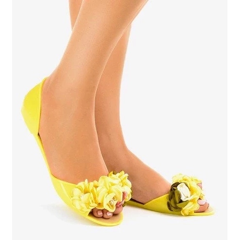 Mustat naisten sadesaappaat puutarhaan, nilkan yli ulottuvat sadesaappaat