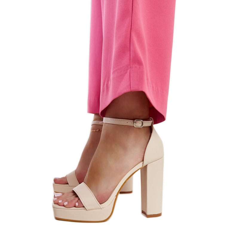 Narimanin beige-korkokengät sandaalit