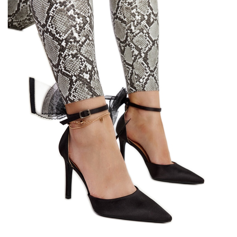 Ilaysan mustat korkokengät rusetilla