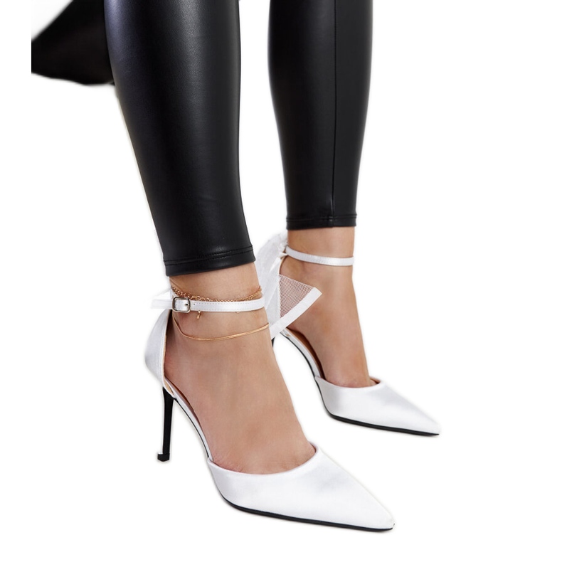 Ilaysan valkoiset korkokengät rusetilla valkoinen