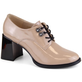 Naisten kiiltonahkakengät koristeellisella kantapäällä, beige Vinceza 63510