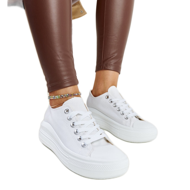 Valkoiset lenkkarit paksulla Zlata-alustalla valkoinen