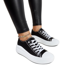 Mustat lenkkarit paksulla Zlata-alustalla