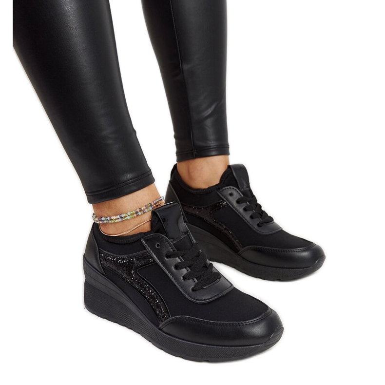 Mustat Hermina wedge -lenkkarit