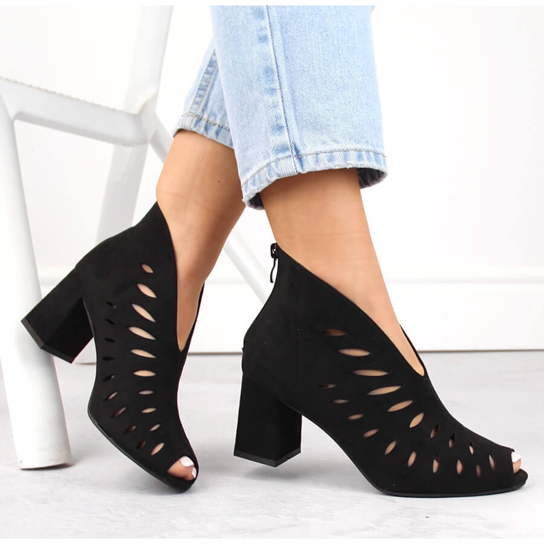 Naisten mokkanahkaiset harjakattoiset avokärkiset saappaat, mustat Potocki LE20318