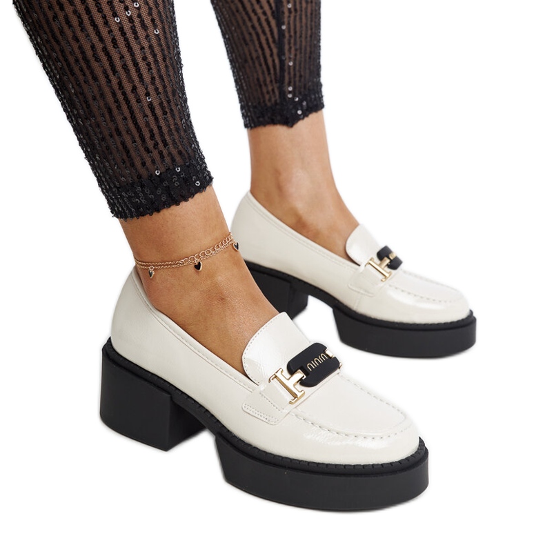 Vincezan beigenväriset patentoidut korkokengät