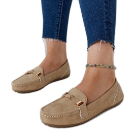 Scafatin beigenväriset mokasiinit mattapinnoilla