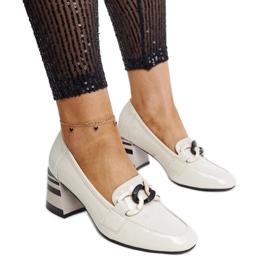 Vincezan beigenväriset kiiltonahkaiset kengät