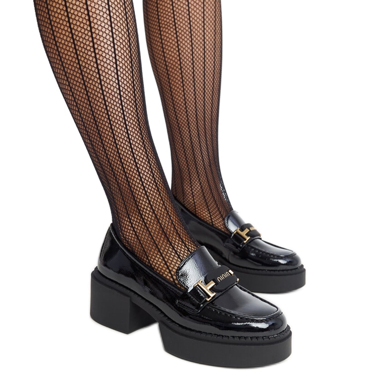 Vinceza mustat patentoidut korkokengät