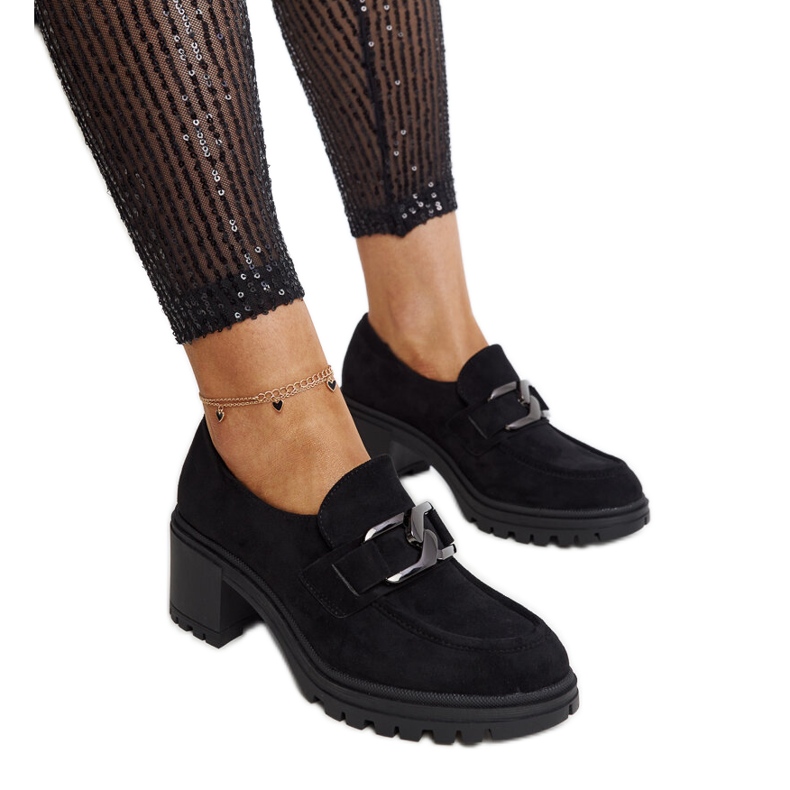 Vincezan mustat kengät nahkasisäkkeellä