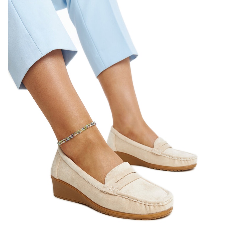 Vaaleanbeiget mokkanahkaat Sakenan kiilahousut