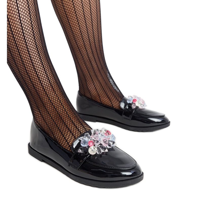 Mustat patentoidut loaferit Mirela-kiteillä