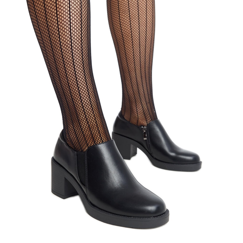 Mustat Lavian korkokengät