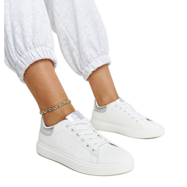 Valkoiset Ariam alustan lenkkarit valkoinen