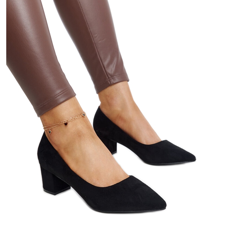 Mustat Araxi-korkokengät