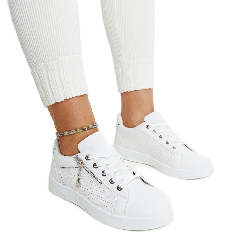 Valkoiset urheilukengät, joissa on Chiusi-rei'itys valkoinen