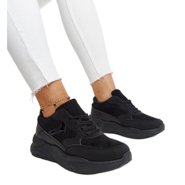 Mustat Nereidan alustalenkkarit