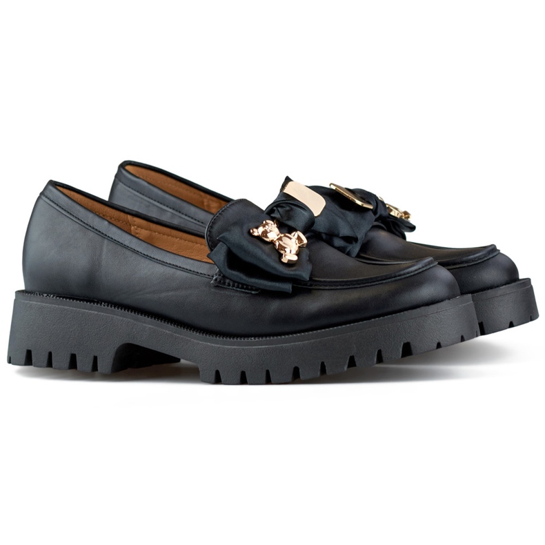 Mustat loaferit rusetilla, mokasiinit nallekarhulla