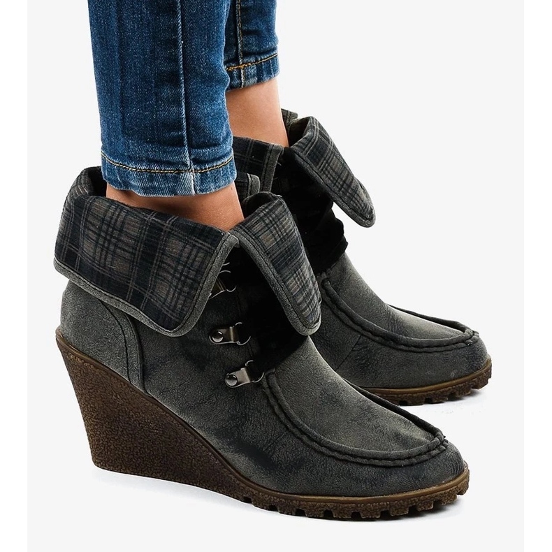 Mukavat naisten nahkaiset kiila sandaalit tyylikkäällä koristeella beige