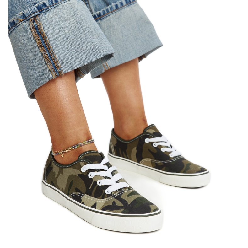 Erlan vihreät sotilaalliset lenkkarit