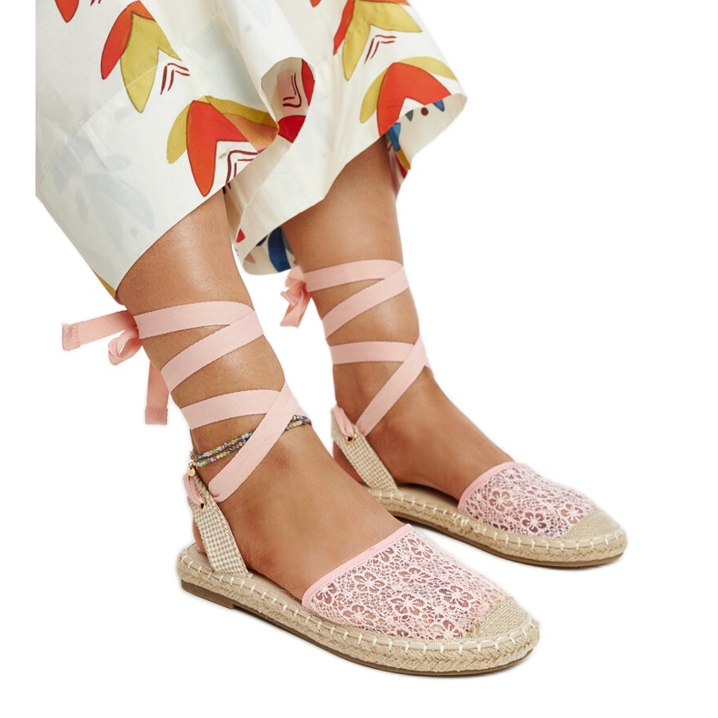 Teha vaaleanpunaiset pitsiset espadrillit avoimella kantapäällä vaaleanpunainen