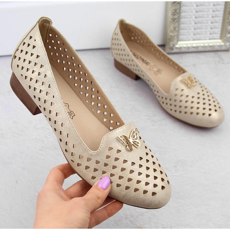 M. DASZYŃSKI Naisten harjakattoiset matalakorkoiset kengät, kultaa M.Daszyński beige