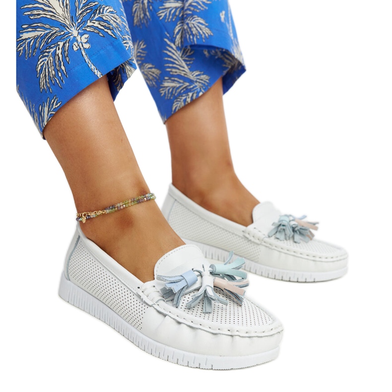 Aune valkoiset nahkahousut hapsuilla valkoinen