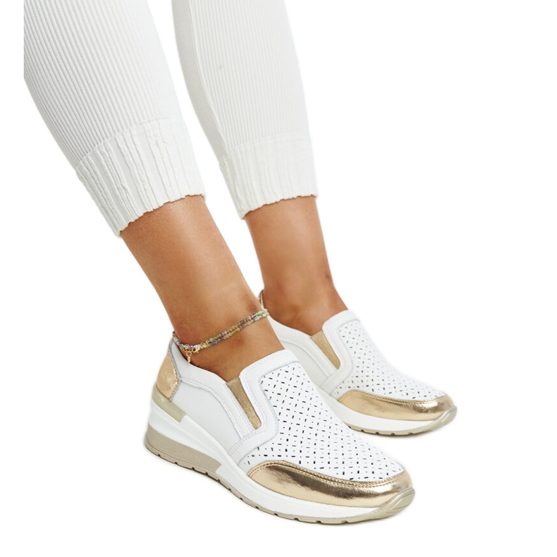 Valkoiset ja kultaiset harjakattoiset Vernon wedge -lenkkarit valkoinen