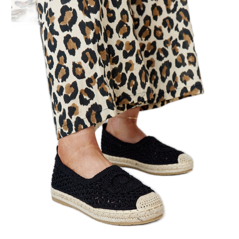 Mustat brodeeratut Seila espadrillit