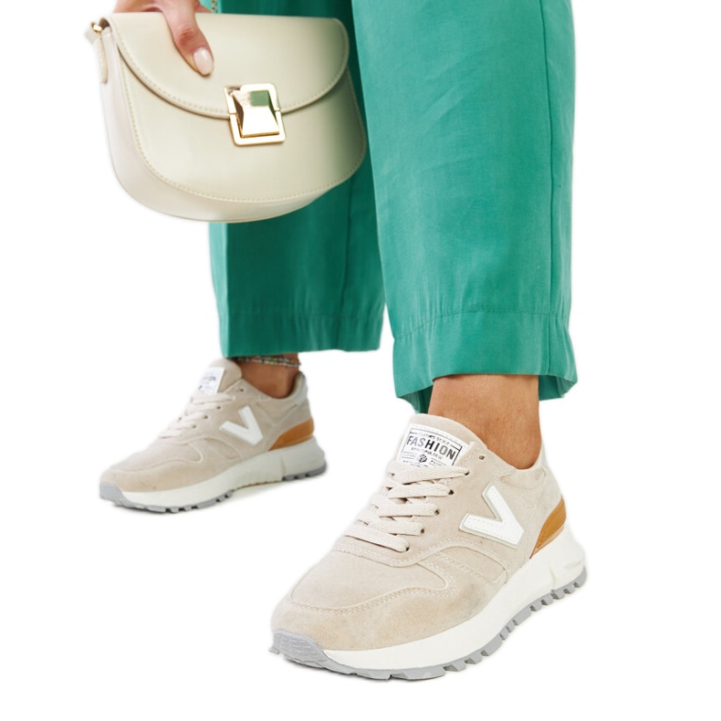 Beiget lenkkarit, joissa paksumpi Olonio-pohja