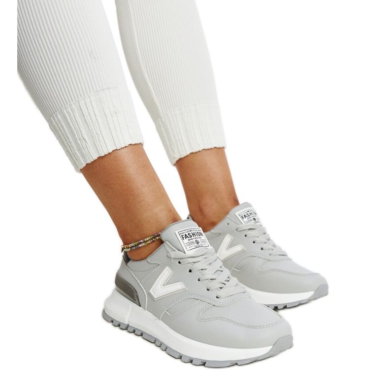 Harmaat lenkkarit, joissa paksumpi Cettina-pohja