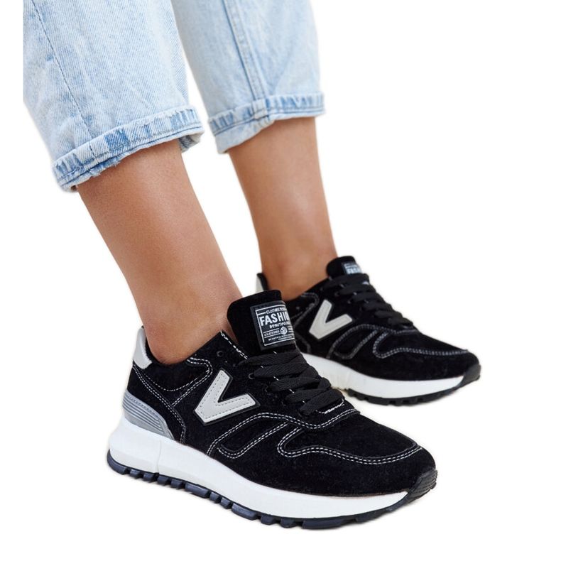 Mustat tennarit, joissa paksumpi ekologinen mokka Olonio-pohja