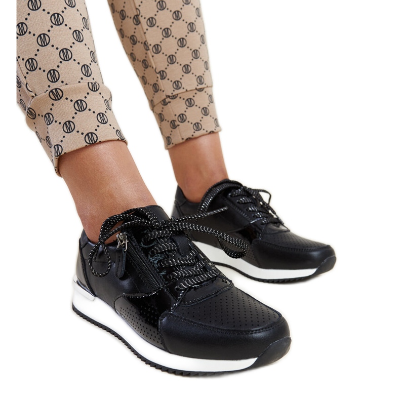 Mustat nahkaiset lenkkarit metallisisäkkeellä Rida