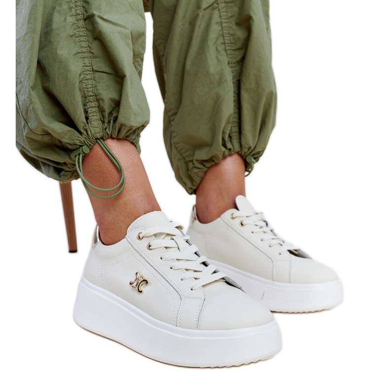 Vaalean beigenväriset nahkalenkkarit korkealla pohjalla, Melita