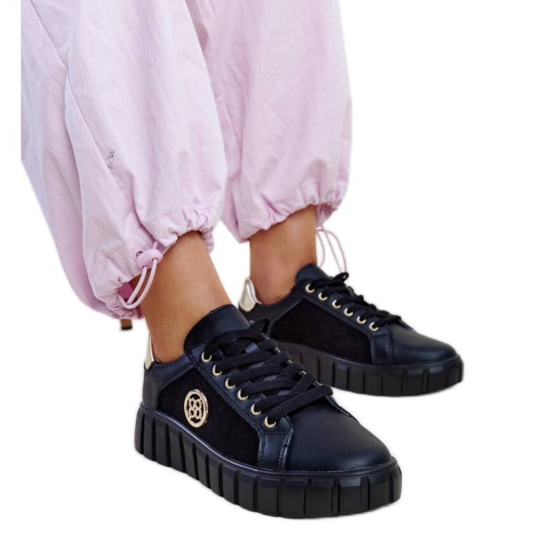 Mustat nahkaiset tennarit massiivisella Viera-pohjalla